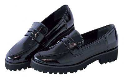 旅がより快適になる【50代からの靴とバッグ】とは？ スタイリスト岡部久仁子さんがアドバイス（サムネイル画像8）