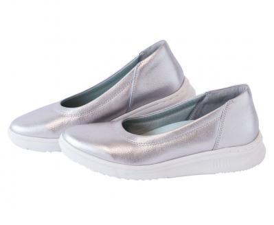 スタイリスト岡部久仁子さんセレクト！ 疲れにくくてどこまでも歩いていける【おしゃれ靴】5選（サムネイル画像8）