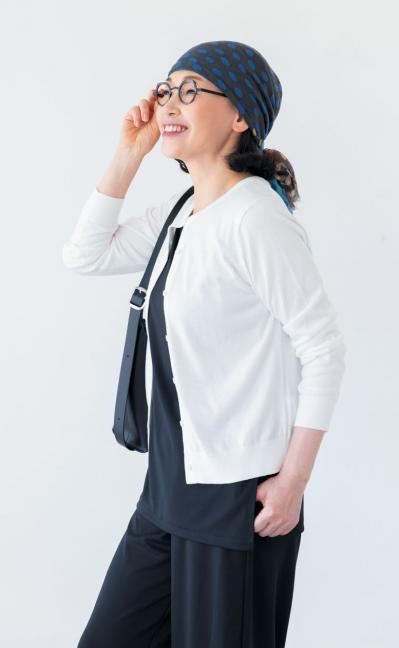 【50代以上の小物使い】スタイリストが教える定番服を「定番に見せない」バリエ5選（サムネイル画像5）