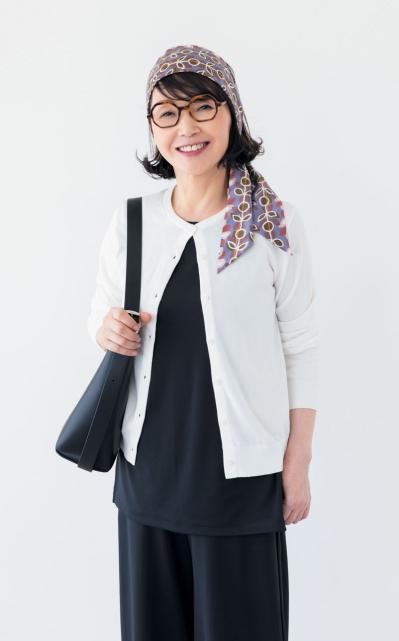 【50代以上の小物使い】スタイリストが教える定番服を「定番に見せない」バリエ5選（サムネイル画像4）