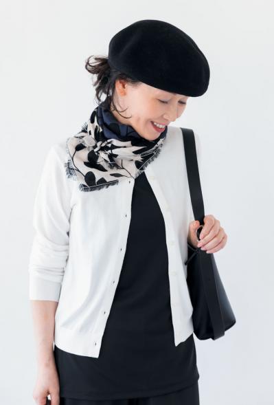 【50代以上の小物使い】スタイリストが教える定番服を「定番に見せない」バリエ5選（サムネイル画像7）