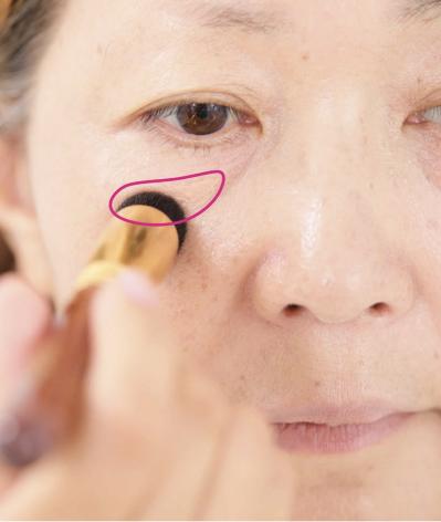 【60代からのシミ・肝斑・クマ】「隠そうとすればするほど老け見えします」ヘアメイク職人・化け子の神業を紹介（サムネイル画像7）