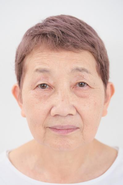 人気ヘアメイク職人・化け子直伝！70代の【目の下のたるみ】をごまかすチークの入れ方は？［後編］（サムネイル画像4）