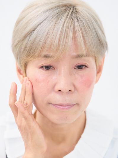 58歳 ヘアメイク職人・化け子が自らの顔で検証「シミに悩んでるならこの方法やってみて！」（サムネイル画像4）