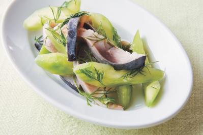 【さば、サーモンの簡単レシピ】市販品でパパッとできる「副菜」2選「しめさばマリネ」「スモークサーモンのクリームチーズ和え」（サムネイル画像3）