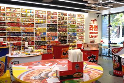 【ソウル・弘大】最新情報　風情たっぷりの韓屋カフェ。ラーメンコンビニや「梨泰院クラス」に登場した居酒屋も！【韓国旅行】  （サムネイル画像10）