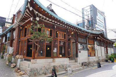 【ソウル・弘大】最新情報　風情たっぷりの韓屋カフェ。ラーメンコンビニや「梨泰院クラス」に登場した居酒屋も！【韓国旅行】  （サムネイル画像9）