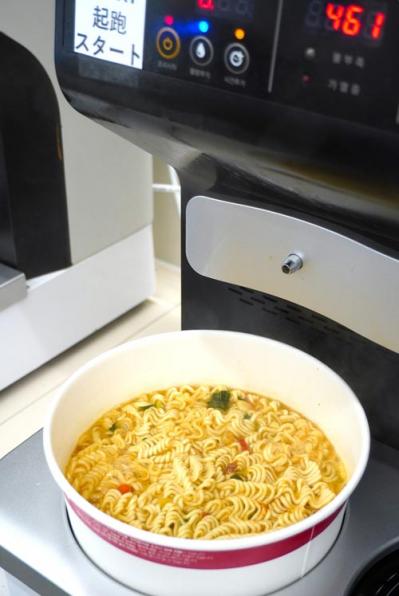 【ソウル・弘大】最新情報　風情たっぷりの韓屋カフェ。ラーメンコンビニや「梨泰院クラス」に登場した居酒屋も！【韓国旅行】  （サムネイル画像11）