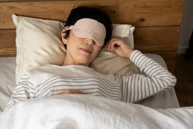 この「美しい繭玉」からとれる絹糸は何メートル？貴重な国内生産のシルク製品も紹介（サムネイル画像7）