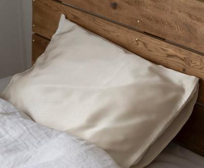 この「美しい繭玉」からとれる絹糸は何メートル？貴重な国内生産のシルク製品も紹介（サムネイル画像6）