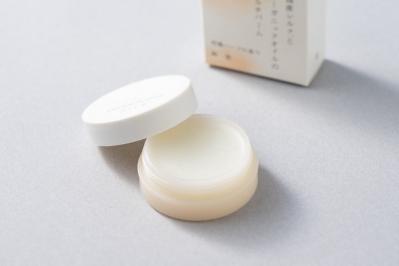 この「美しい繭玉」からとれる絹糸は何メートル？貴重な国内生産のシルク製品も紹介（サムネイル画像11）