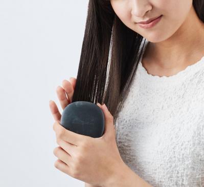 とかすだけで、サラサラ・ツヤ髪に！新発売のシャープ【プラズマクラスターヘアーブラシ】その実力とは？（サムネイル画像2）