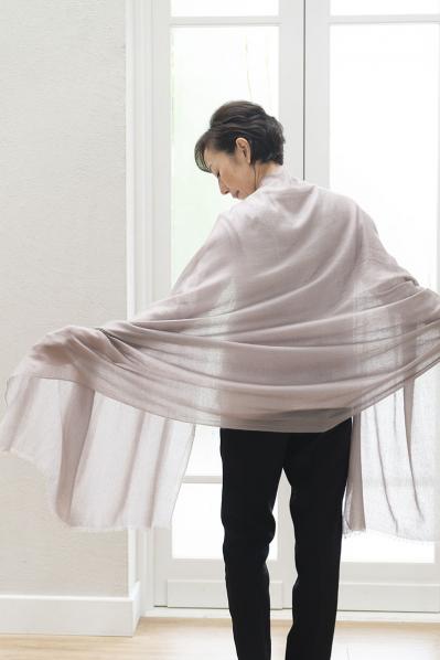 スタッフ「私も買いたい！」の声多数【ストール＆セーター】極上の肌触り・体型カバーも可能（サムネイル画像8）