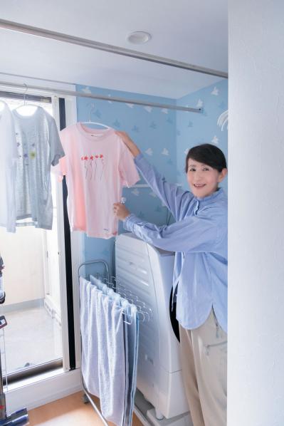 片づけのプロ【近藤典子さん】直伝！ ごちゃつくカトラリーやクローゼットをラクに整理する方法とは（サムネイル画像4）