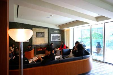 東大門の近くにオープン【スターバックスのラウンジカフェ】は韓ドラの邸宅のよう！【東大門】の街の様子もレポート（サムネイル画像6）