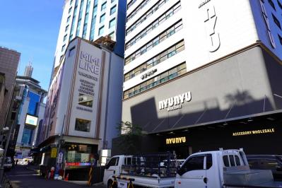 東大門の近くにオープン【スターバックスのラウンジカフェ】は韓ドラの邸宅のよう！【東大門】の街の様子もレポート（サムネイル画像19）