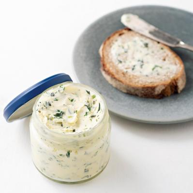 自宅で簡単に作れる【ハーブバター】でいつものトーストが絶品に！【ハーブソルト】レシピも（サムネイル画像4）