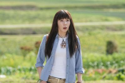 博多の街を闊歩する 仲里依紗版の歩が貫禄ありすぎる 第6週【おむすび】（サムネイル画像）