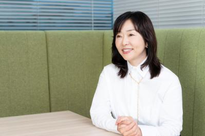 可愛すぎる【奇跡の67歳】20代・30代の動画制作チームと円滑に働くために「昔話はしません」