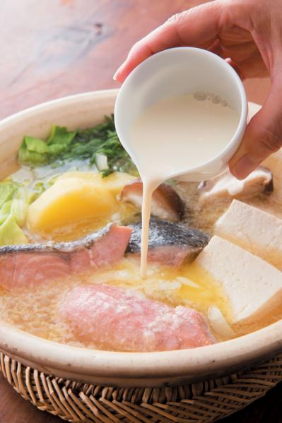 今晩お鍋にする？味変も楽しい【魚介のご当地鍋レシピ】2選「石狩鍋」「かき鍋」（サムネイル画像3）