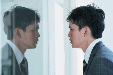 「池松壮亮が死んだ母親と再会」近未来の親子の姿を描いた映画とは？【中野翠のCINEMAコラム】（サムネイル画像2）