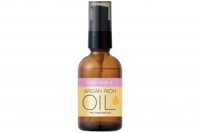 【近藤サトさん】の愛用コスメ5選。いくつになっても乾燥知らずの肌、ツヤのあるグレイヘアをキープするための名品（サムネイル画像6）