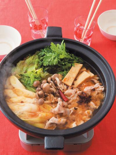 台湾、中国で人気の味をおうちで再現！【豚肉のアジアン鍋レシピ】2選「発酵白菜鍋」「火鍋」（サムネイル画像4）