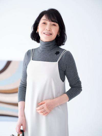 こんなインナーが欲しかった！「1枚でも重ね着でもおしゃれ」高機能な名作ニットとは？（サムネイル画像2）