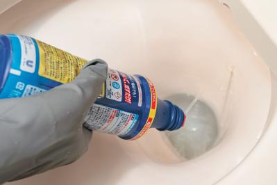 【トイレ・洗面台のラク掃除術】ブラシ不要！ 黒ずみも黄ばみも洗剤を”かけるだけ”で取れる！（サムネイル画像4）