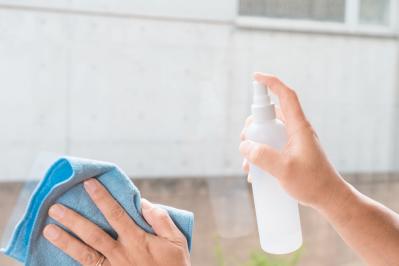 脚立無しでも高所の壁がピカピカ！【リビングの大掃除テク】面倒な壁・窓、お掃除職人きよきよさんならどうする？（サムネイル画像7）