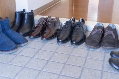 やりがちな【玄関掃除のNG】とは？お掃除職人きよきよさんの「汚れを定着させない」掃除テクも紹介（サムネイル画像）