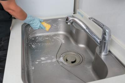  疲れない【キッチン掃除】の最新裏技！ 油汚れ・五徳・シンクの簡単お手入れ法をプロが伝授（サムネイル画像7）