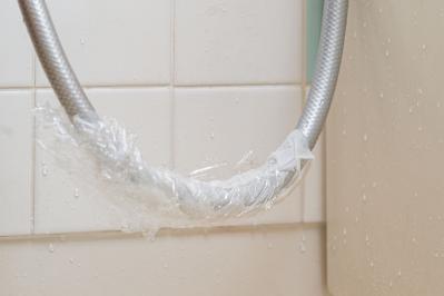 浴室の汚れが激落ち！100均の「コゲとりスポンジ」って？ お掃除職人きよきよさん愛用【疲れない大掃除ワザ】（サムネイル画像8）