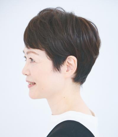 【初めてのウィッグ】頭頂部のボリュームをカバーして見違え！ グレイヘアへの移行期にもおすすめ（サムネイル画像7）