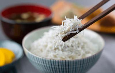 冬場も恋しくなる「ミルクとバナナのバーアイス」【料理家に人気のお取り寄せ】とりこになるしらす干しも！（サムネイル画像4）