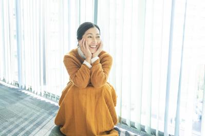 【俳優・鶴田真由さん】一緒に旅したい相手は？大切にしている一人時間の過ごし方【2024年輝いた人・俳優部門記事10】（サムネイル画像2）