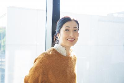 【俳優・鶴田真由さん】久々の共演「江口洋介さんは風通しのいい方」健康維持のための日課も