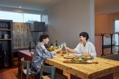 大人気のリゾート地・宮古島に誕生した一棟貸しの【VILLA OLOO（ヴィラ オールー）】。「まるでおしゃれな隠れ家！」と早くも話題に（サムネイル画像8）