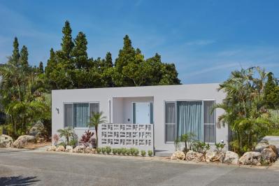 大人気のリゾート地・宮古島に誕生した一棟貸しの【VILLA OLOO（ヴィラ オールー）】。「まるでおしゃれな隠れ家！」と早くも話題に（サムネイル画像2）