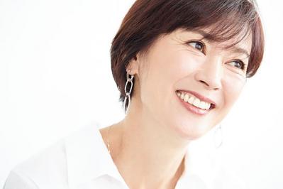 【ヘアメイク職人・化け子さん×元マラソン選手有森裕子さん】その意外なつながりとは？大人のメイク談義を初ムック本から先出し（サムネイル画像2）