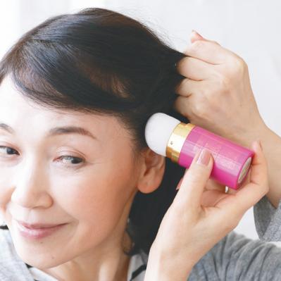 YouTuber化け子劇推しの【白髪隠し】一石三鳥のパウダー&スプレーとは？髪の立ち上げ、部分的な使い方も簡単に（サムネイル画像6）