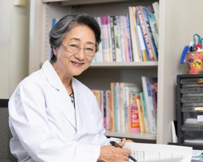 81歳・現役女医。男女差別が当たり前だった戦後の生活…乗り越えた「鉄のメンタル」（サムネイル画像2）