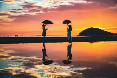 黄昏時、茜色に染まる【海の絶景】3選。一度は行くべきスポットを旅のプロが厳選（サムネイル画像）