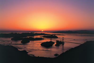 黄昏時、茜色に染まる【海の絶景】3選。一度は行くべきスポットを旅のプロが厳選（サムネイル画像3）