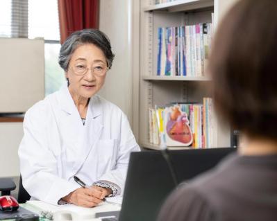 「当時は許されませんでした」81歳の現役女医が切り開いた、育児と仕事を両立する術とは？（サムネイル画像2）