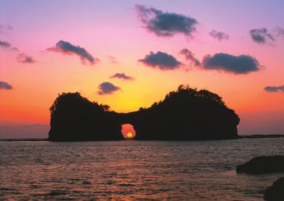 黄昏時、茜色に染まる【海の絶景】3選。一度は行くべきスポットを旅のプロが厳選（サムネイル画像8）