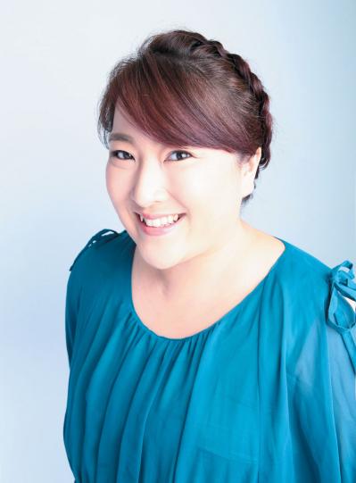 大人気占い師【イヴルルド遙華さん】に聞いた2025年のラッキーカラーとは？ 愛用の財布も公開（サムネイル画像2）