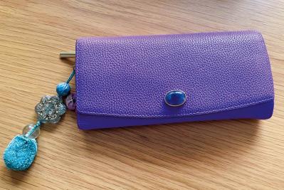 大人気占い師【イヴルルド遙華さん】に聞いた2025年のラッキーカラーとは？ 愛用の財布も公開（サムネイル画像3）