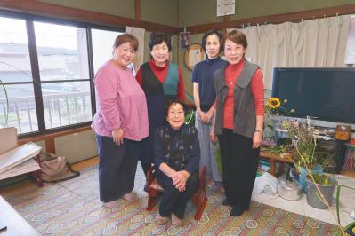 【100歳・ひとり暮らしで3食自炊】現役の華道家、中井敏子さんの健康でボケない秘訣とは？（サムネイル画像8）