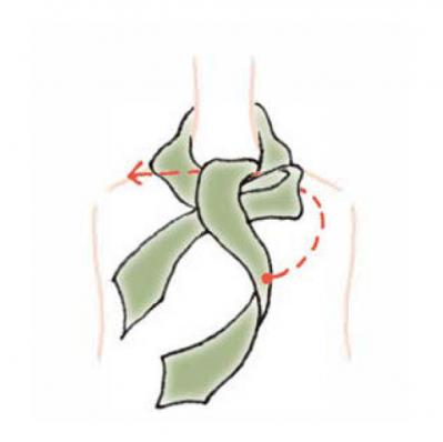 スカーフの巻き方で顔まわり華やかに！「リボン結び」と「シングルリボン」の簡単テクニック（サムネイル画像8）